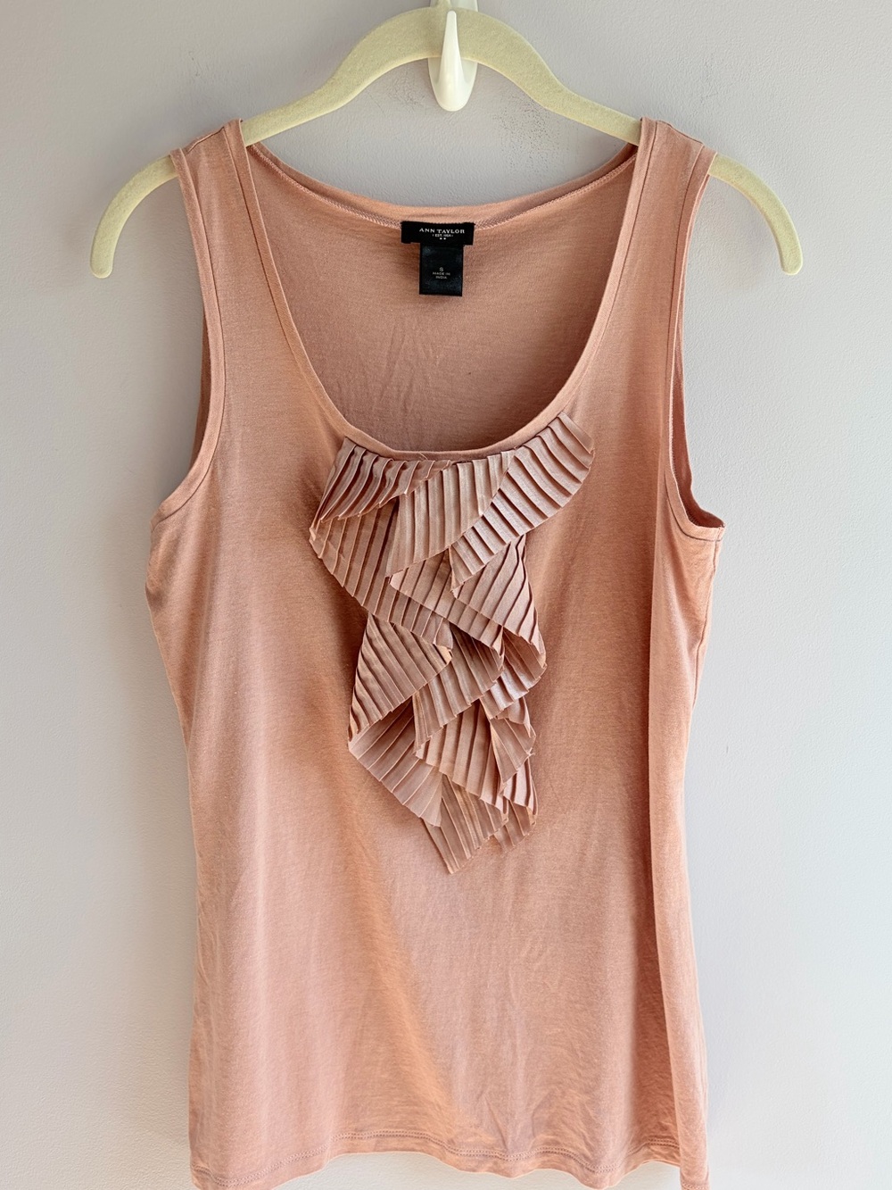 Ann Taylor Tank Pleated Ruffle Blush Pink Business Casual Layering EUC Small